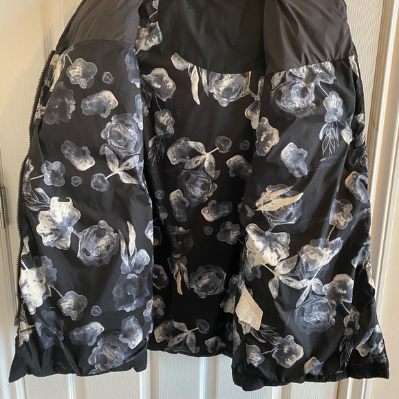 Puffy Blanket Parka Black with inky floral lining - Picture 4 of 7